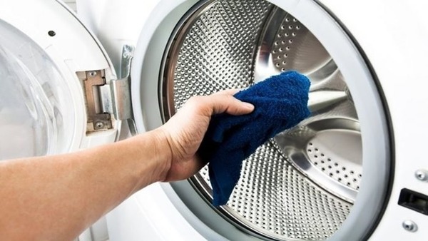 Những điều cần lưu ý khi khử mùi máy giặt 