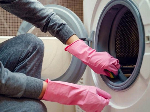 Các bước để vệ sinh phần trước của máy giặt