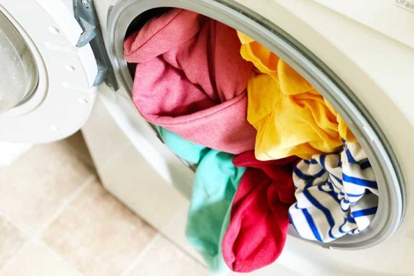 Hãy để lượng quần áo vừa đủ để máy giặt hoạt động ổn định