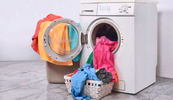 Máy giặt đang giặt bị ngừng do giặt quần áo quá tải