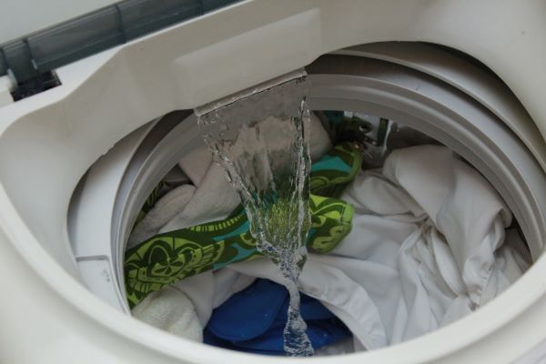 Nguồn nước cung cấp yếu dẫn đến máy giặt không thể cấp nước