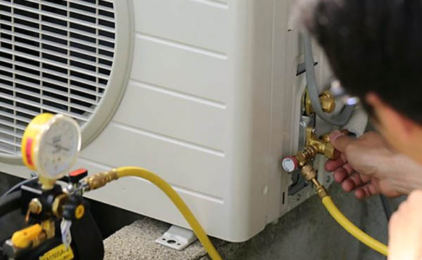 Kiểm tra đường ống dẫn gas điều hòa để hạn chế tình trạng máy lạnh bị đông đá