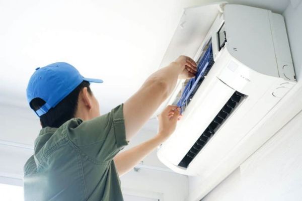 Nên tìm đến các đơn vị sửa chữ chuyên nghiệp trong trường hợp máy lạnh Reetech báo lỗi E4
