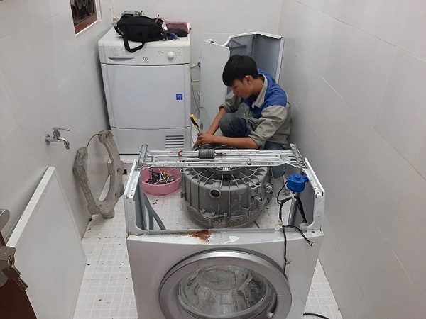 Hướng dẫn cách tháo lắp và vệ sinh máy giặt tại nhà đơn giản
