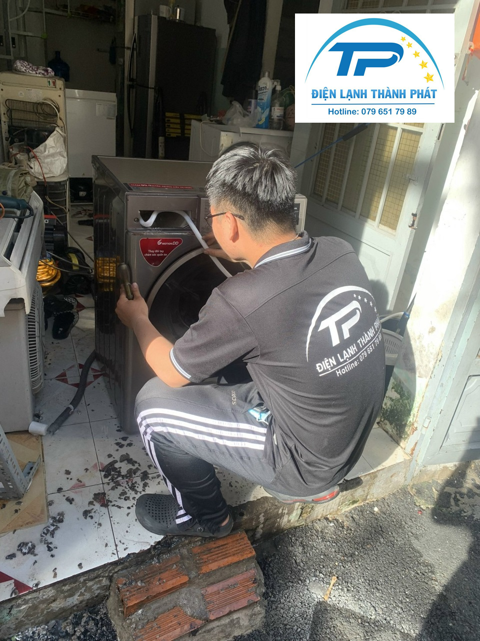 Dịch vụ vệ sinh máy giặt cửa ngang Điện lạnh Thành Phát đảm bảo chất lượng, giá tốt.