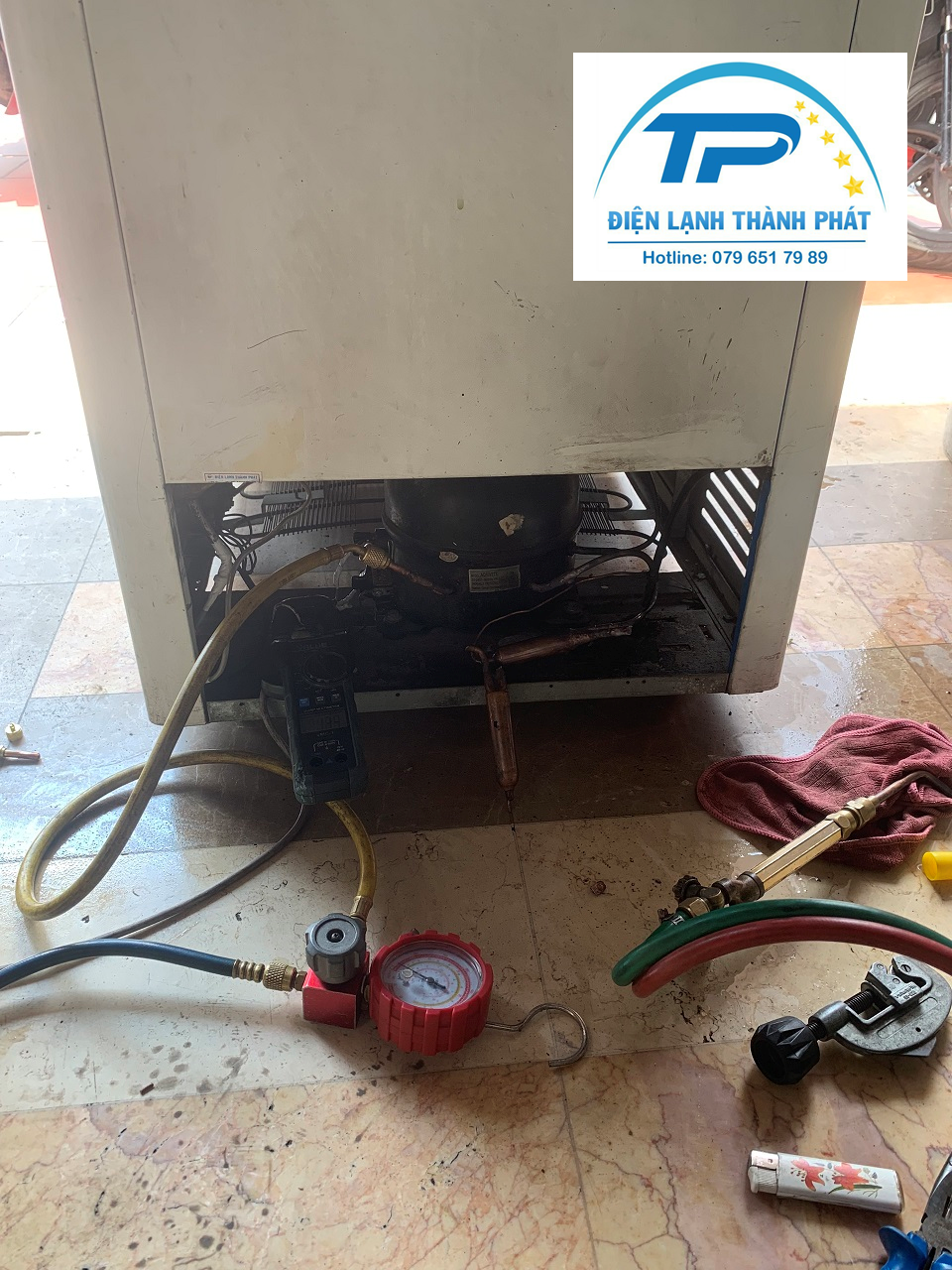 Dịch vụ bơm gas tủ lạnh tại nhà Điện lạnh Thành Phát luôn hỗ trợ cho khách hàng nhiệt tình.
