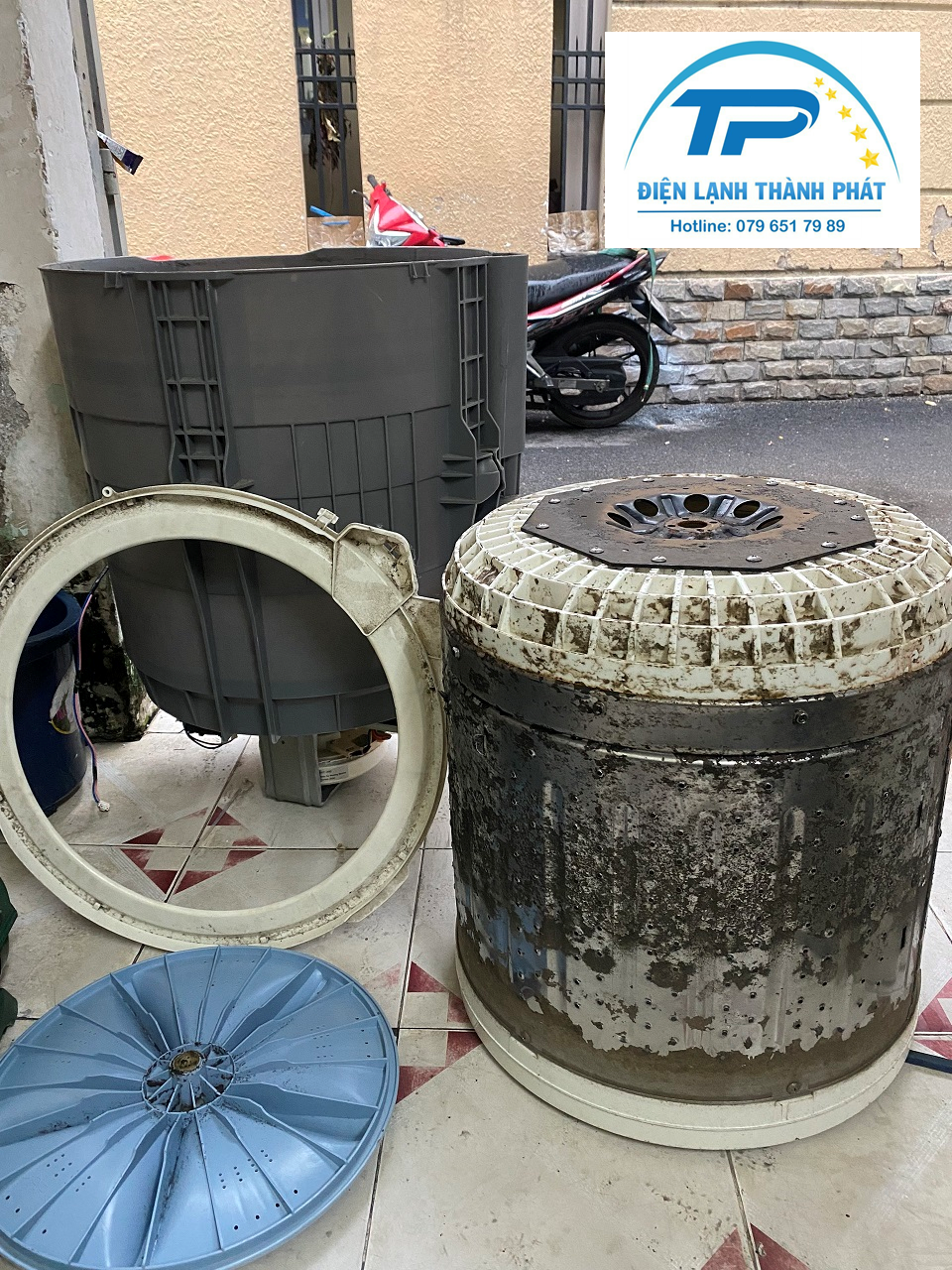 Dịch vụ vệ sinh máy giặt Quận Tân Phú Điện lạnh Thành Phát luôn có mặt nhanh chóng.