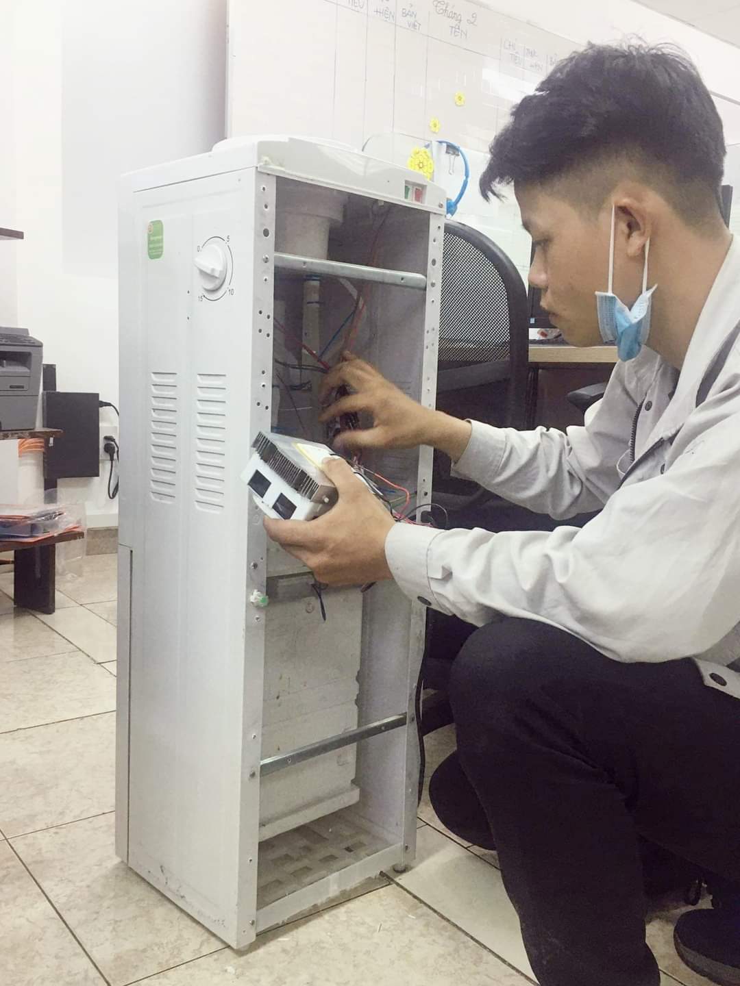 Sửa máy nước uống nóng lạnh TPHCM