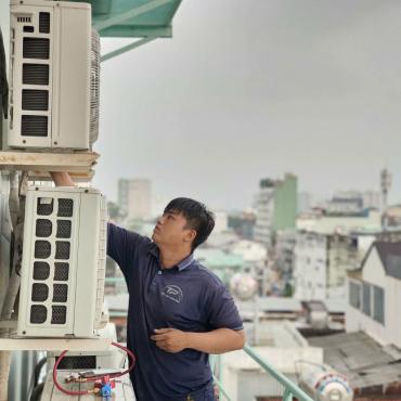 Có nên xịt nước vào cục nóng điều hòa? Chuyên gia Điện Lạnh Thành Phát giải đáp
