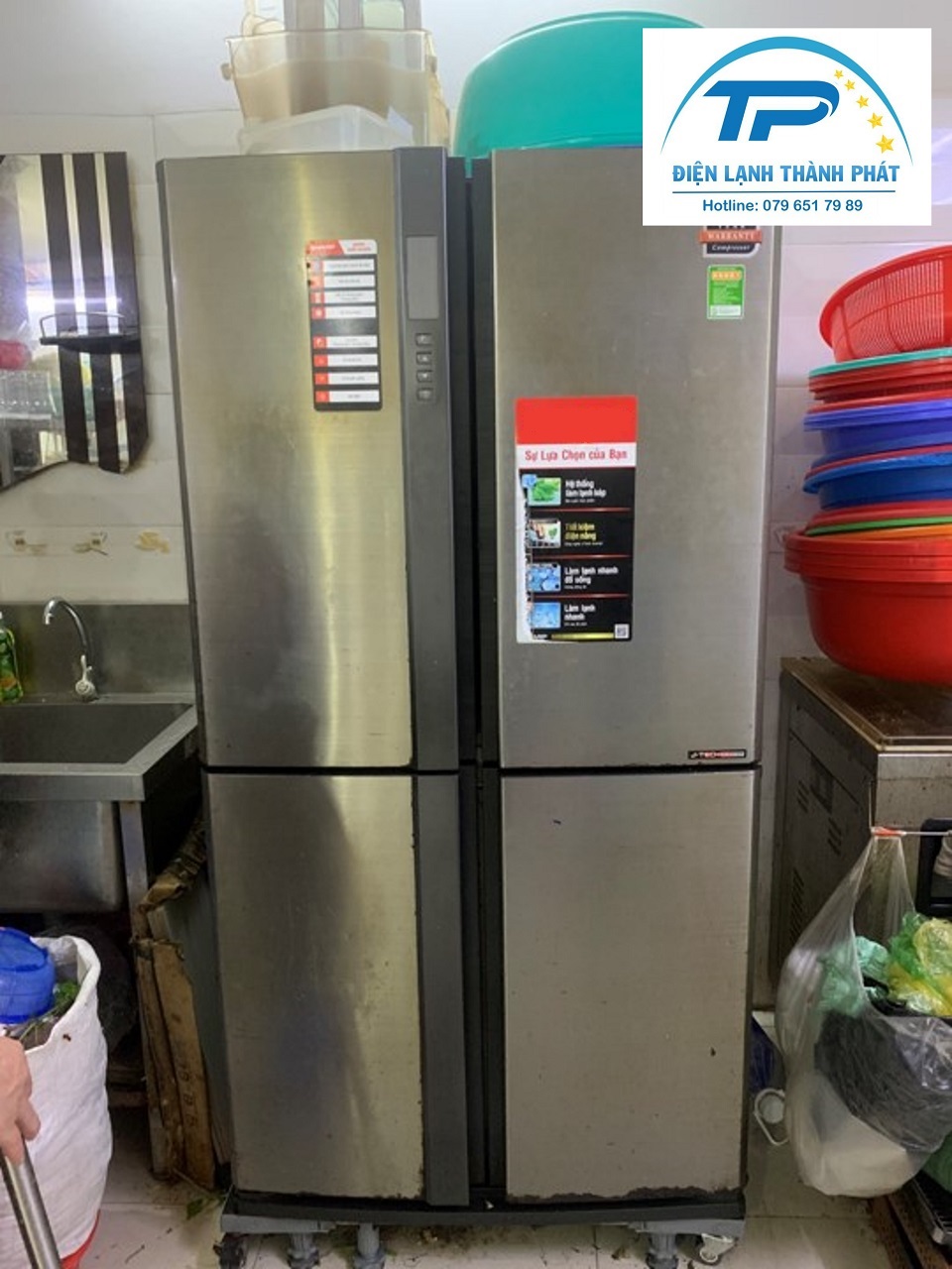 Điện lạnh Thành Phát chuyên nhận sửa chữa tủ lạnh với thái độ phục vụ tận tâm, uy tín.