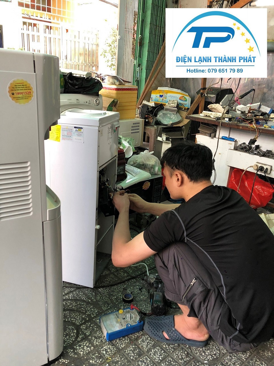 Dịch vụ sửa cây nước nóng lạnh đem đến sự hài lòng cho khách hàng.